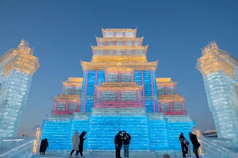共赴“冰雪盛宴”！哈尔滨冰雪大世界正式开园