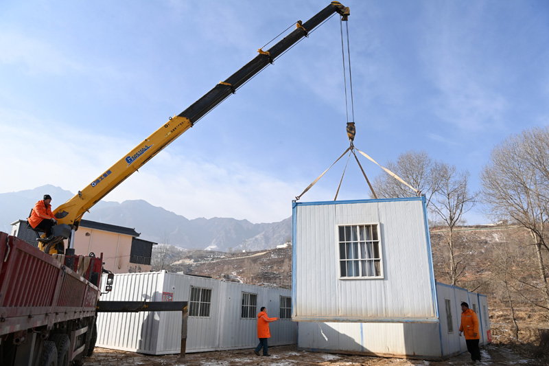 灾区安置活动板房陆续投用 保障受灾群众温暖过冬