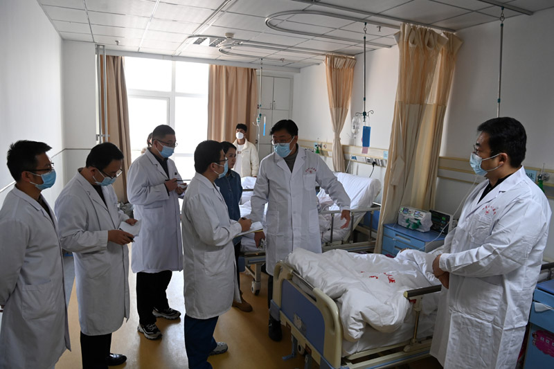 全力救治地震伤员