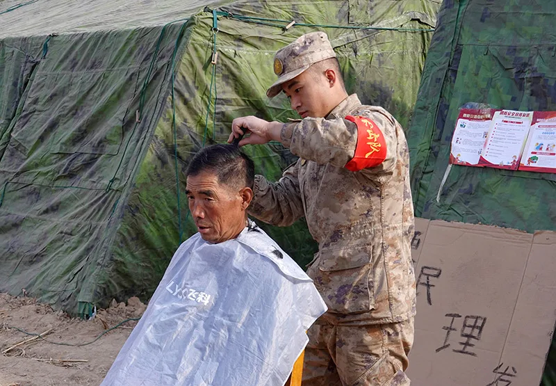 他们的坚守，温暖寒冬