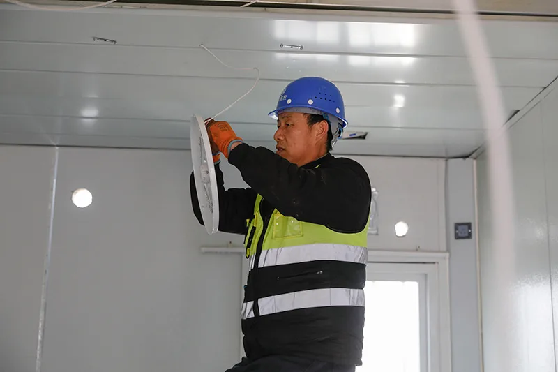 灾区活动板房安置点建设加速