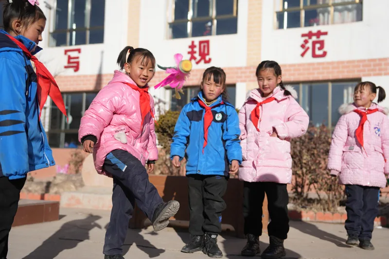 甘肃积石山地震灾区中小学校复课
