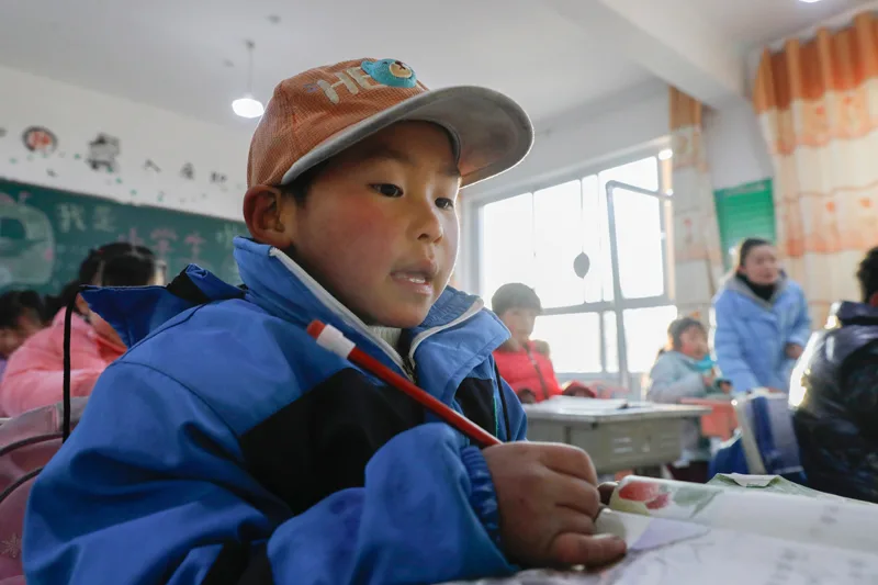 甘肃积石山地震灾区中小学校复课