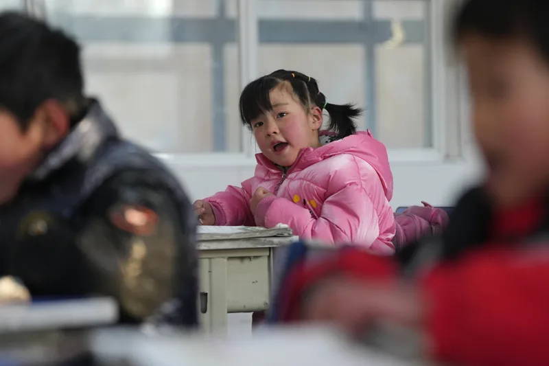 甘肃积石山地震灾区中小学校复课