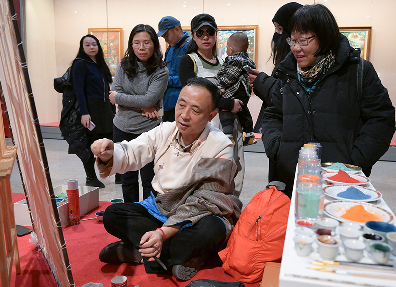 人类非遗热贡艺术保护成果展在京亮相