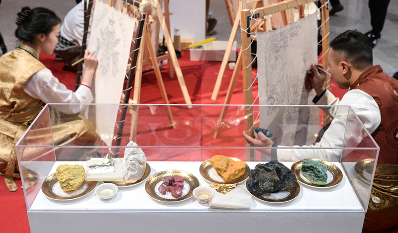 人类非遗热贡艺术保护成果展在京亮相