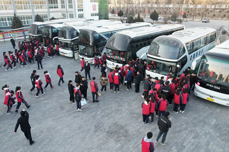 地震灾区高三学生前往异地复学