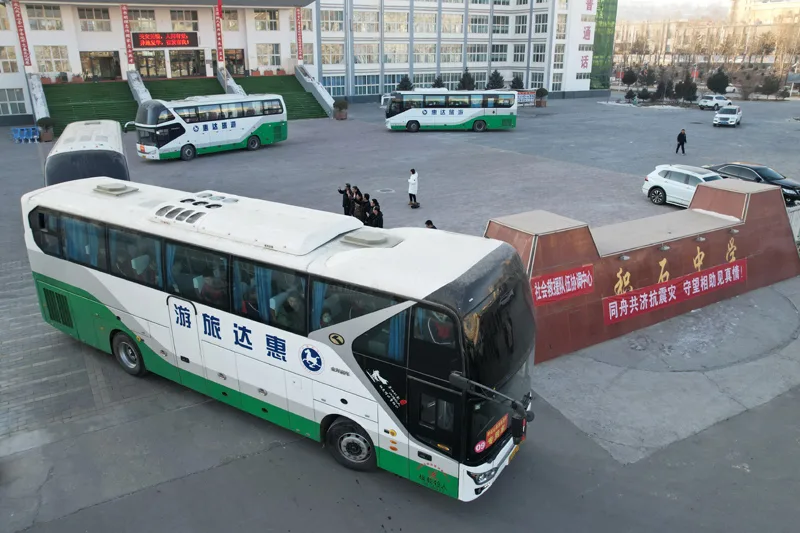 地震灾区高三学生前往异地复学