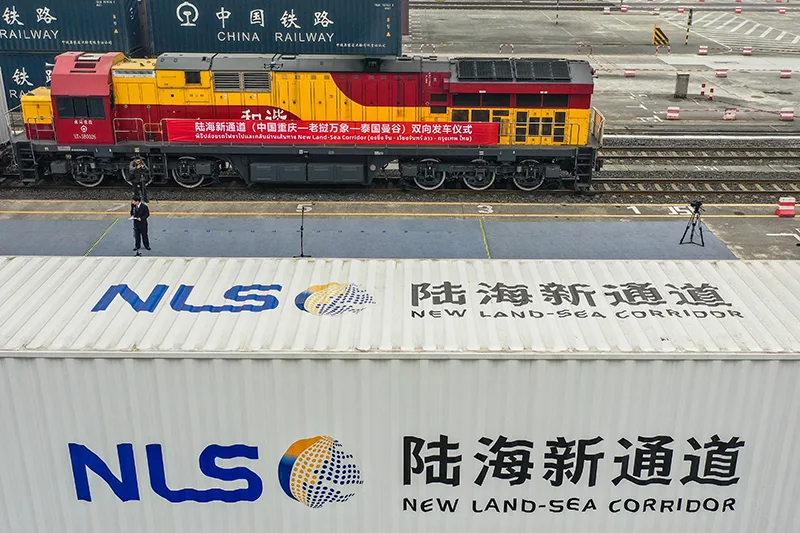 陆海新通道中老泰跨境铁路双向班列在渝首发