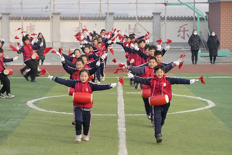 河北滦州：多彩校园活动迎新年