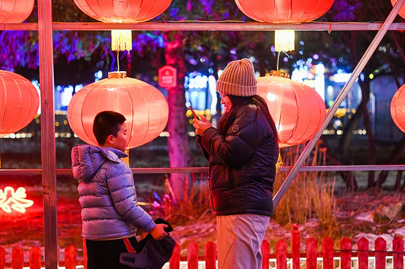 呼和浩特：赏灯迎新年