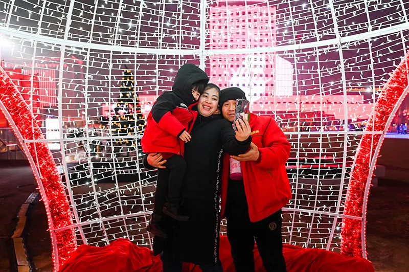 呼和浩特：赏灯迎新年