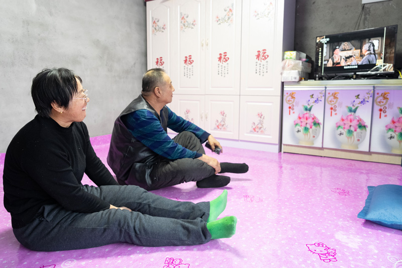 受灾群众温暖过冬