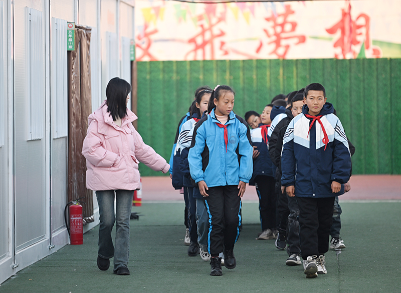 青海震区所有中小学校全面实现线下教育教学