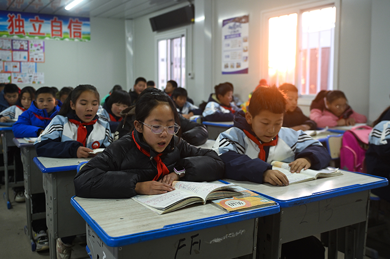 青海震区所有中小学校全面实现线下教育教学
