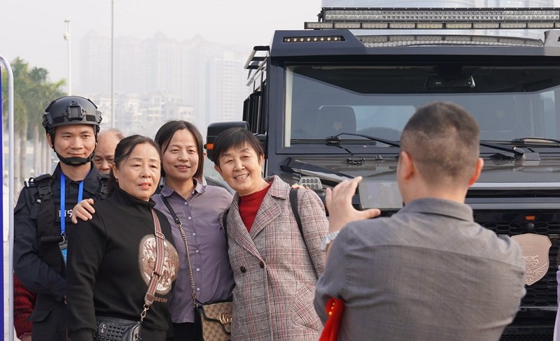 广西南宁举办警营开放日活动