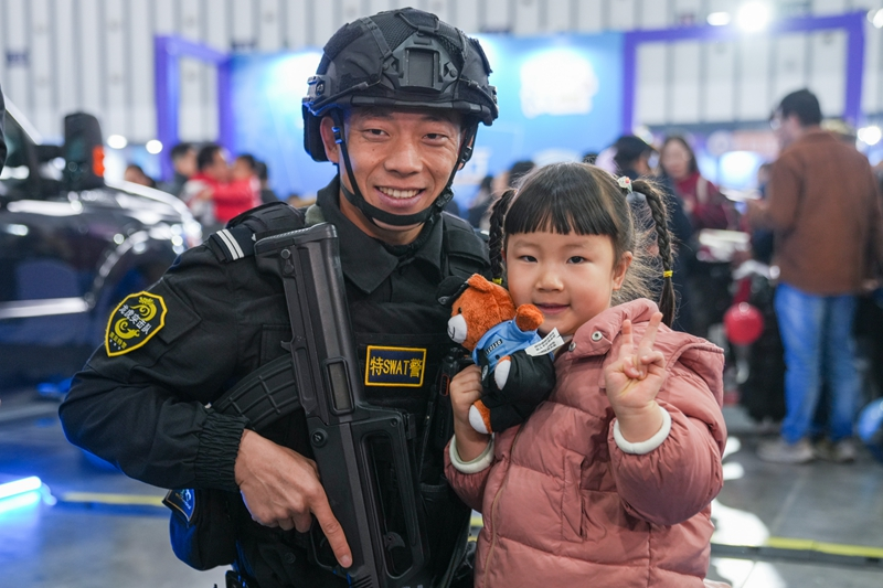 江苏南京举行警营开放周活动