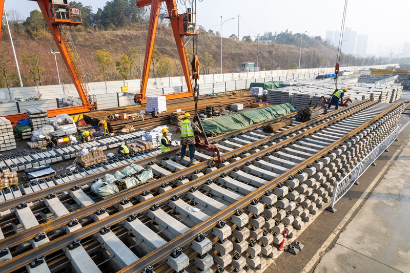 长沙地铁2号线西延段加速铺轨
