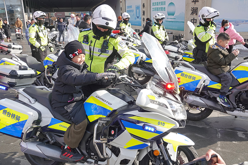 警民互动迎接中国人民警察节