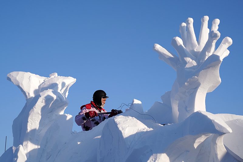 多国雪雕艺术家冰城秀技