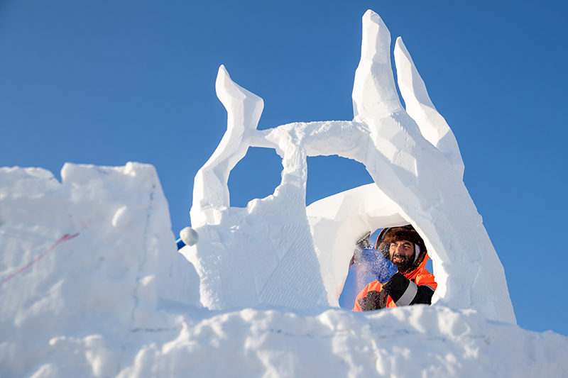 多国雪雕艺术家冰城秀技