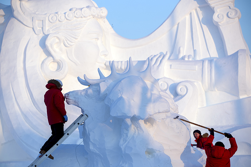 多国雪雕艺术家冰城秀技