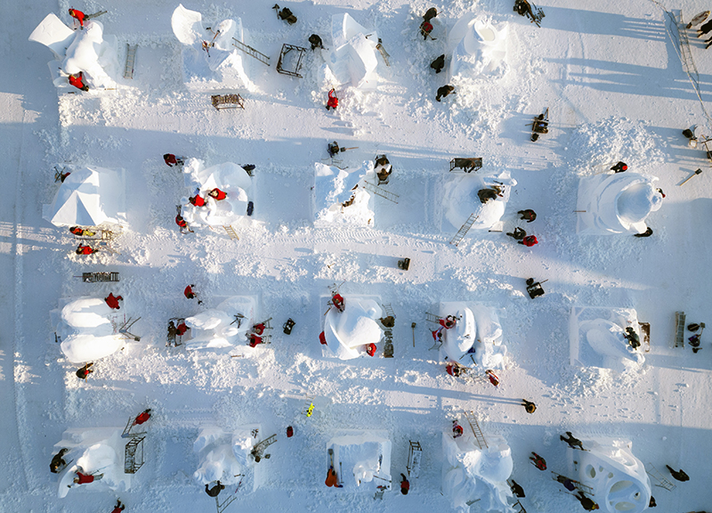 多国雪雕艺术家冰城秀技