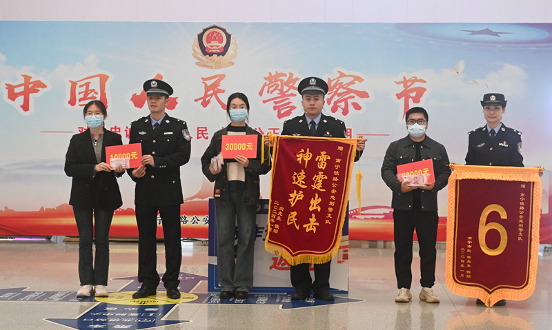 多彩活动迎接中国人民警察节