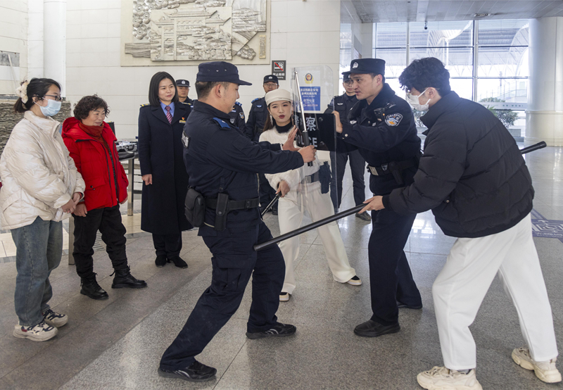 多彩活动迎接中国人民警察节