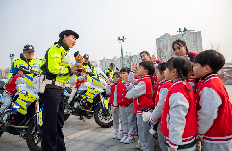 多彩活动迎接中国人民警察节