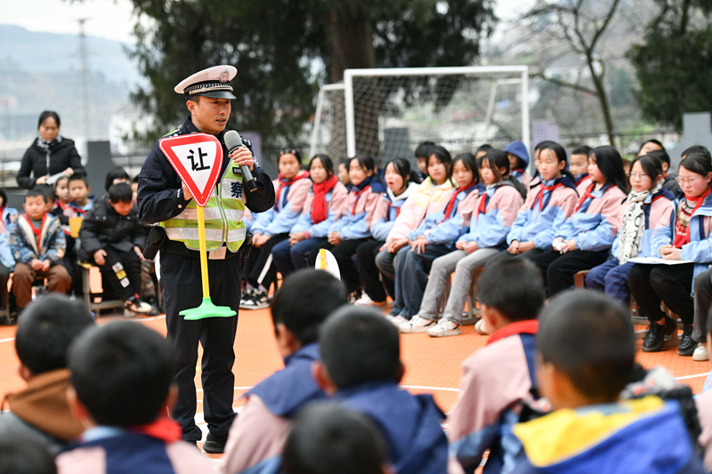 多彩活动迎接中国人民警察节