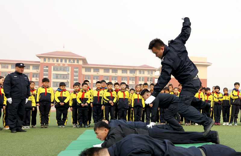 多彩活动迎接中国人民警察节