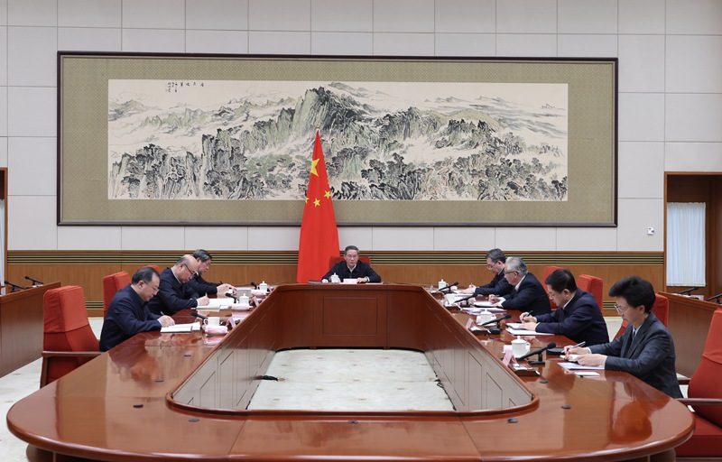 李强主持召开国务院党组会议 学习贯彻习近平总书记在二十届中央纪委三次全会上的重要讲话精神 部署进一步推进政府党风廉政建设和反腐败斗争 丁薛祥出席