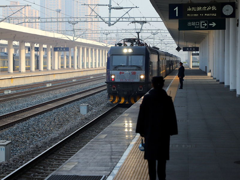全国铁路实行新列车运行图