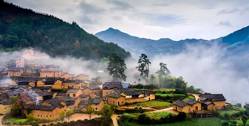 世上没有那么多天赋异禀，优秀的人总是努力地翻山越岭。成功不是一蹴而就，与其仰望他人，不如静下心来提升自己。持之以恒，不断进步，你终将活成自己想要的模样。新的一天，早安！