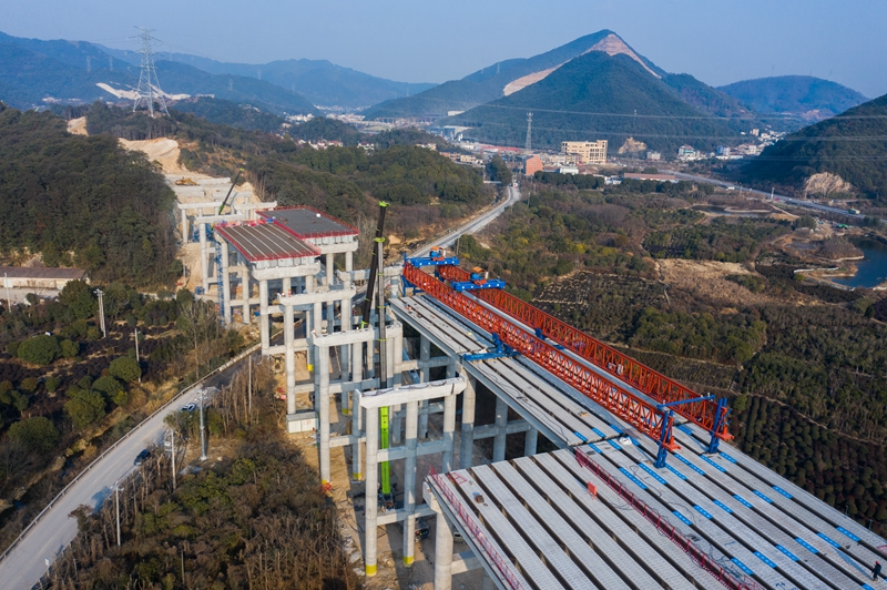 浙江柯桥至诸暨高速公路工程稳步推进