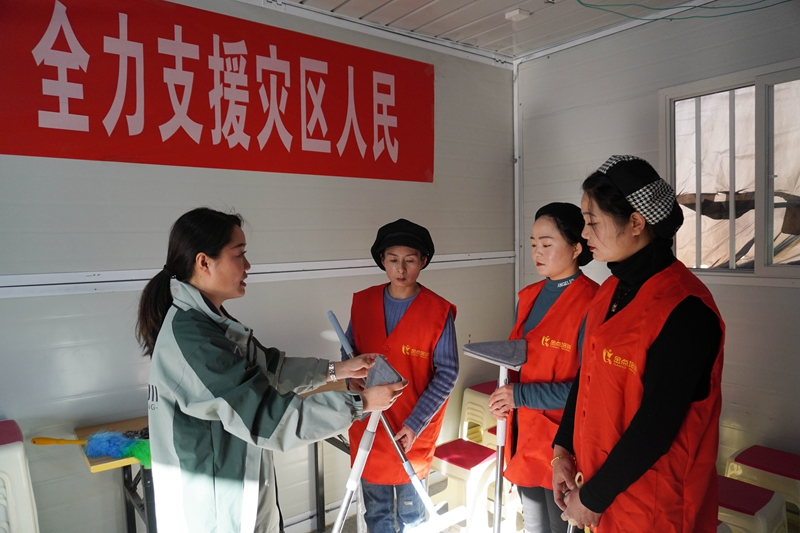 新生活、新希望——震后一月，安置点上的新变化