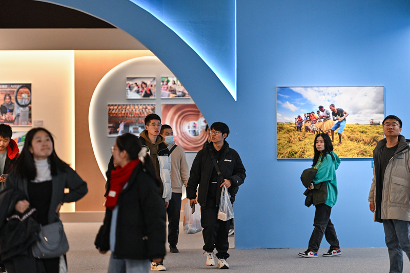 第七届中国图片大赛典藏作品展在北京国博开幕