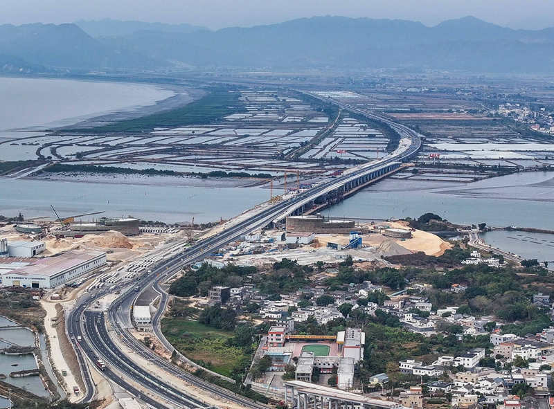 长沙湾跨海特大桥左幅主跨合龙