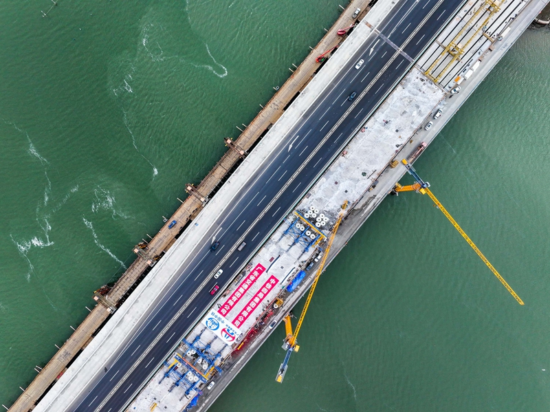 长沙湾跨海特大桥左幅主跨合龙