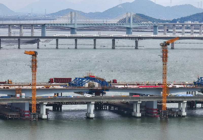 长沙湾跨海特大桥左幅主跨合龙