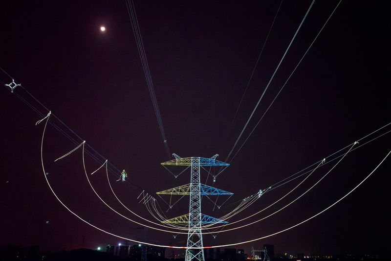 午夜战寒潮，60米高空奏响“施工交响曲”