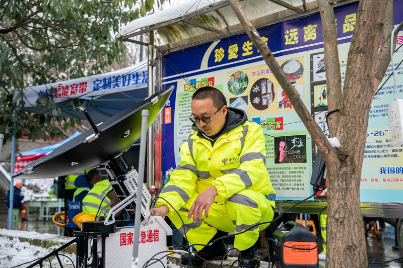 云南镇雄山体滑坡灾害：全面开展救援工作