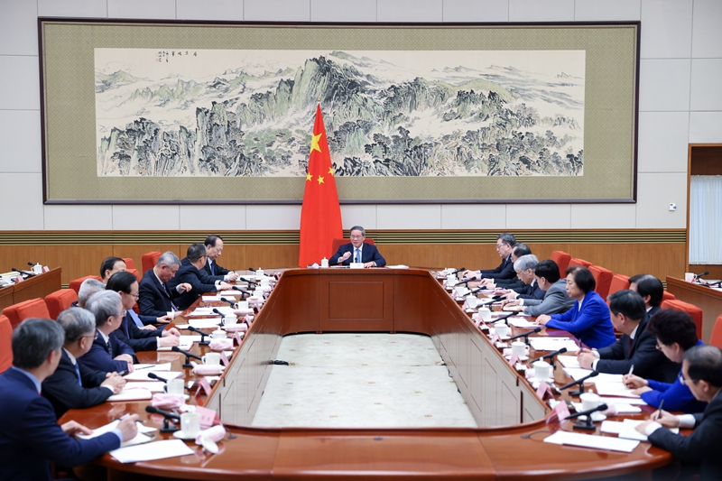 李强主持召开各民主党派中央全国工商联负责人和无党派人士代表座谈会 听取对政府工作报告的意见建议 丁薛祥出席