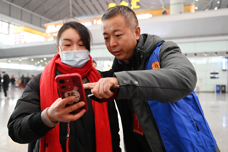 西安：免费暖心专列送务工者返乡