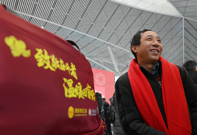 西安：免费暖心专列送务工者返乡