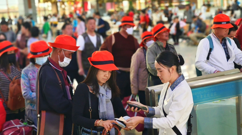 中老铁路国际旅客列车迎来开通后首个春运