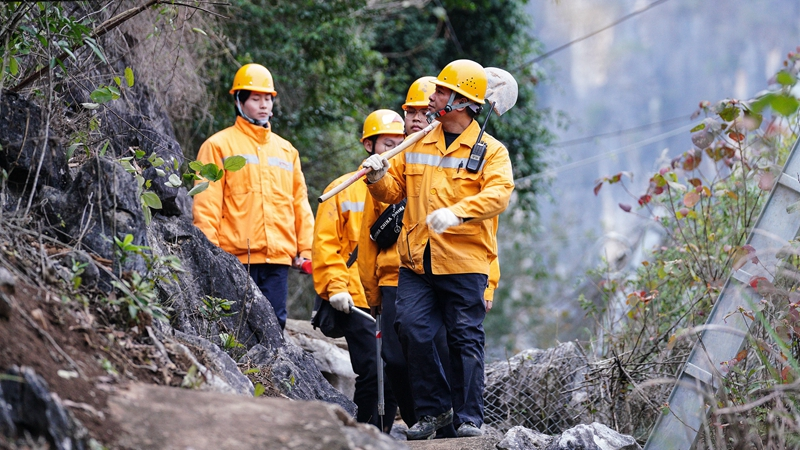 搜山扫石护航中越铁路
