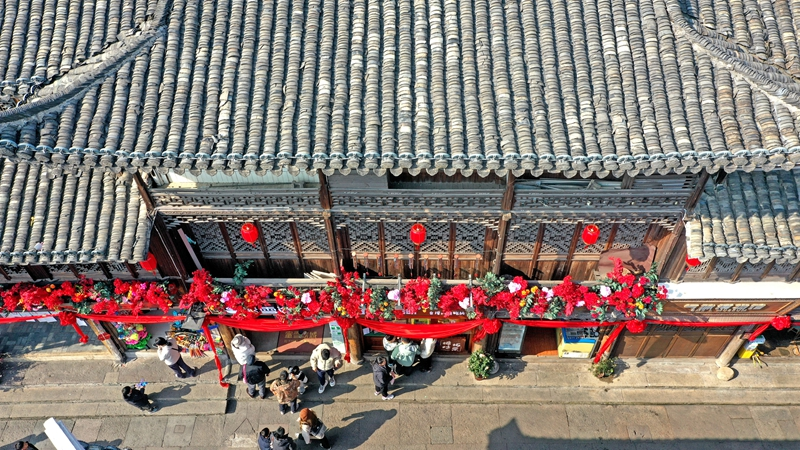 张灯结彩年味浓