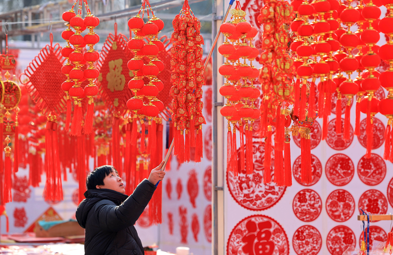 采购新春饰品迎佳节